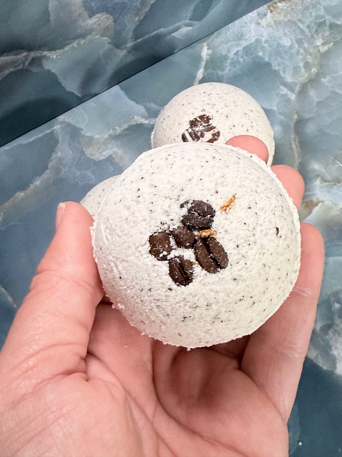 Café & Oatmeal Bath Bomb – Energizing + Nourishing